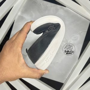 تصویر انعطاف پذیری کفش کالج دخترانه